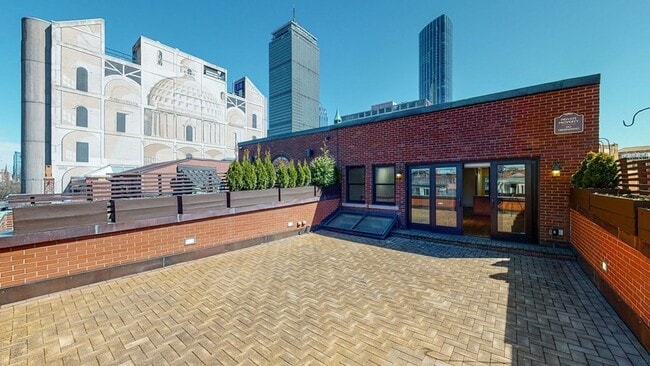 Building Photo - 331 Newbury St