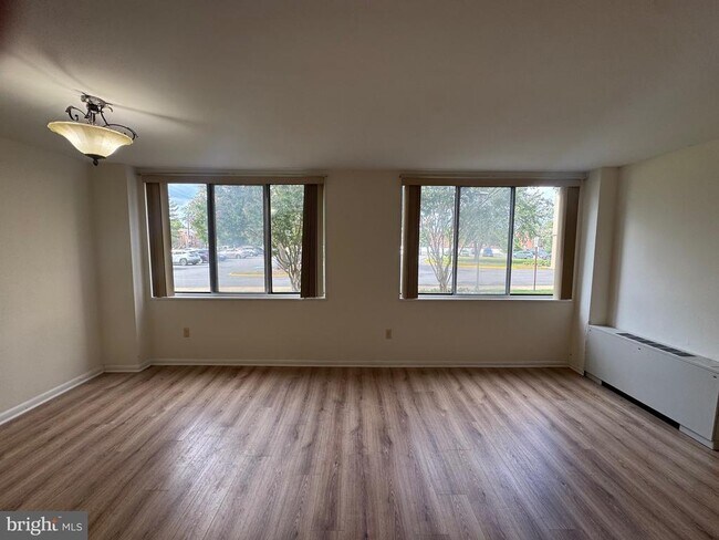 Building Photo - 6621 Wakefield Dr