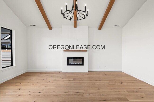 Building Photo - Gorgeous New Construction in Brand New Veneta Subdivision