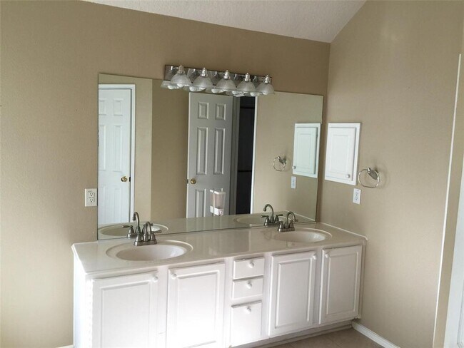 Building Photo - 3227 Pedernales Trails Ln