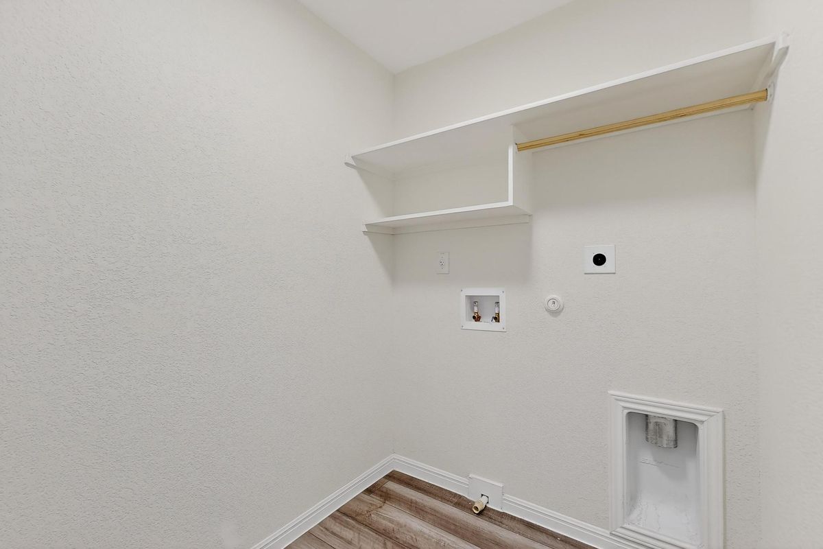 Building Photo - 361 Wren Ln