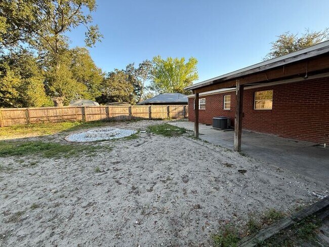 Building Photo - Gulf Breeze - 3 bedroom, 2 bathroom