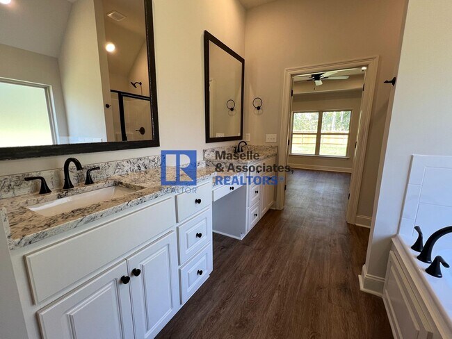 Building Photo - 4 Bed/2 Bath Home in Pearl in Silver Ridge