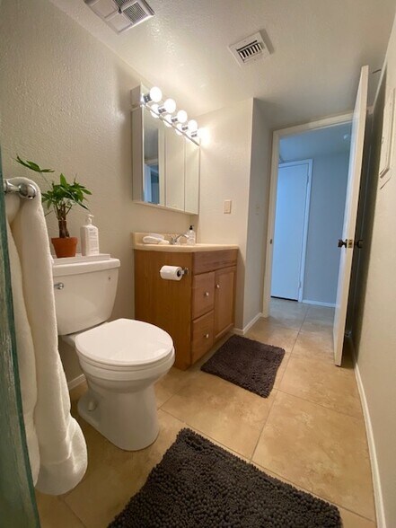 Building Photo - 7436 E Chaparral Rd