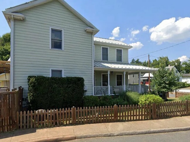 Primary Photo - 906 Anderson St