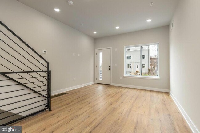 Building Photo - 2121 Bellmore St