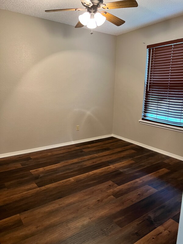 Building Photo - 1529 E 68th Pl