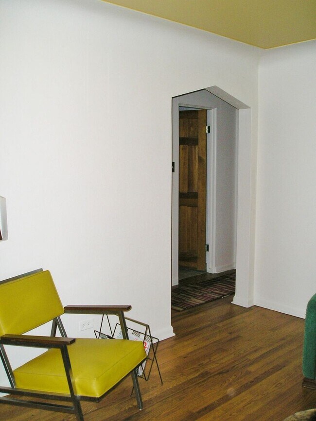 Building Photo - Beautiful 3 bed 2 bath home in Denver Available Mid September
