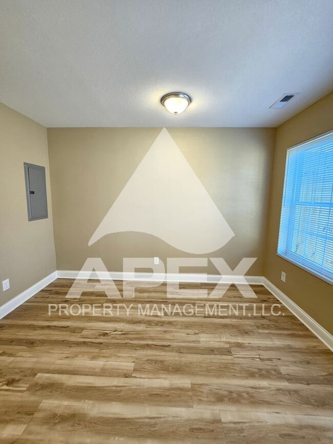 Building Photo - AVALON TOWNHOMES – LIKE NEW - 2 Bd/2.5 Ba Townhome off Topside Road with convenient access to Mar...