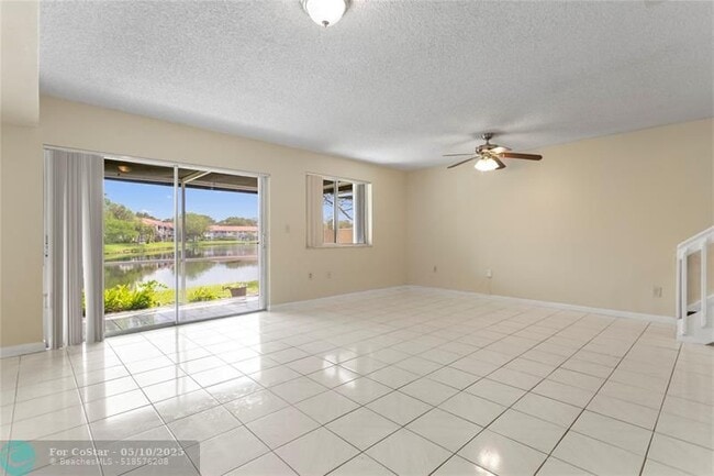 Building Photo - 640 N University Dr