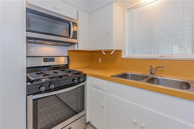 Building Photo - 2502 Trailside Dr