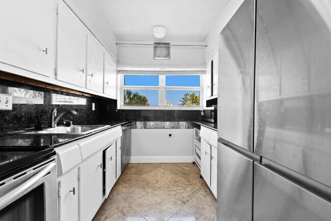 Building Photo - 3003 Terramar St