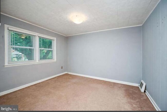Building Photo - 321 Linden Ln