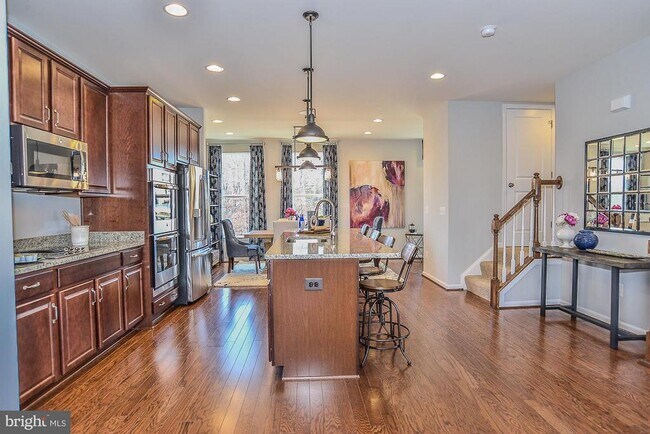 Building Photo - 117 Sequoia Dr