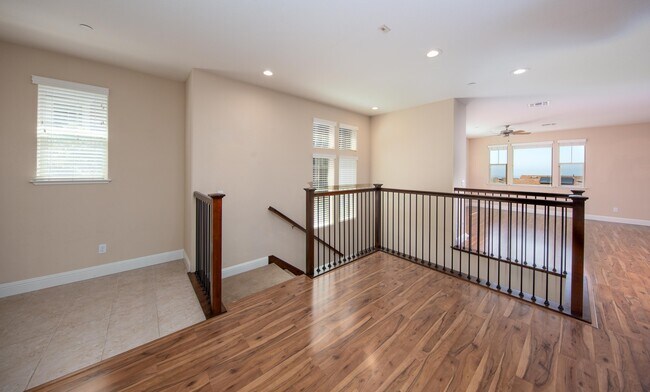 Building Photo - 6491 Bayview Dr