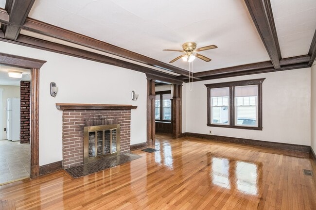 Building Photo - 4 Bedroom, 1.5 bath Home