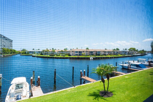 Building Photo - 1100 SE 5th Ct