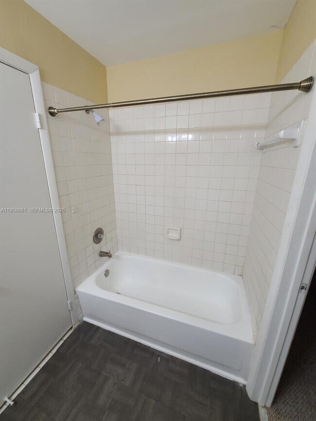 Building Photo - 1002 Adams Ave