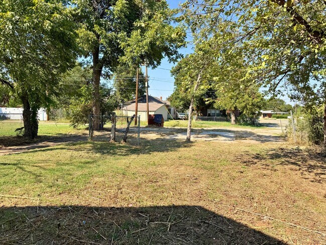 Building Photo - Fully Remodeled 3 Bed 2 Bath In Floral Hei...