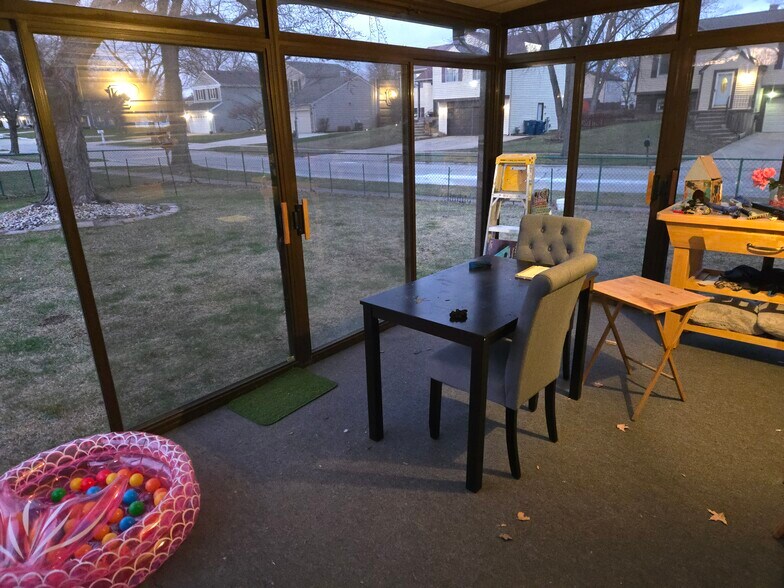 Building Photo - 800 W Beechtree Ln