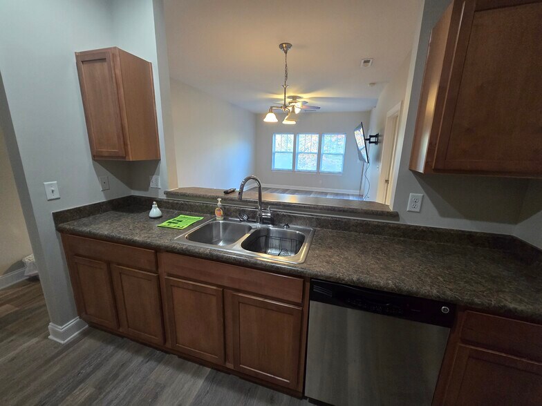 Building Photo - 20 Foxden Dr