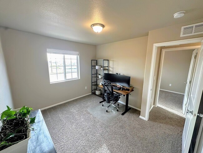 Building Photo - 7632 Spruce Pne Grv