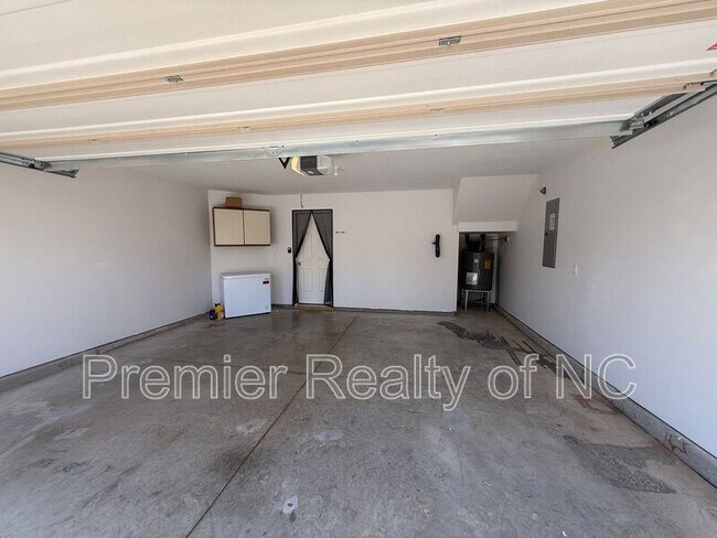 Building Photo - 1085 Bitting Hall Cir