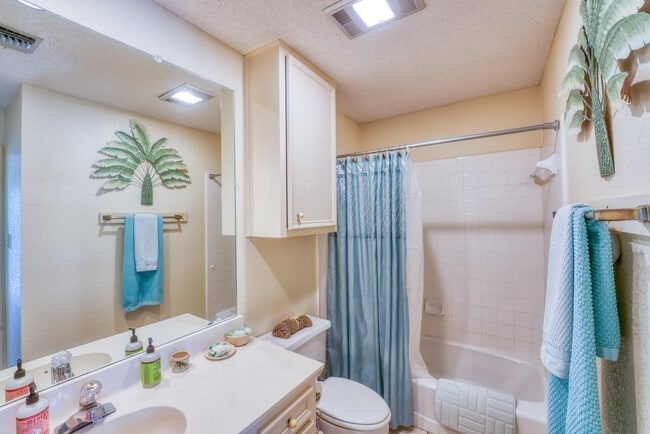 Building Photo - 307 Crestview