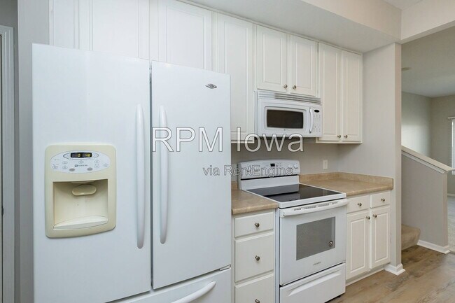 Building Photo - 1108 NE 7th Ln