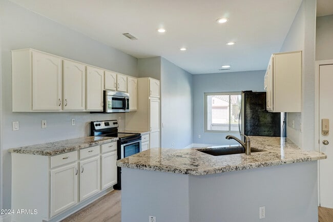Building Photo - 16457 W Rock Springs Ln