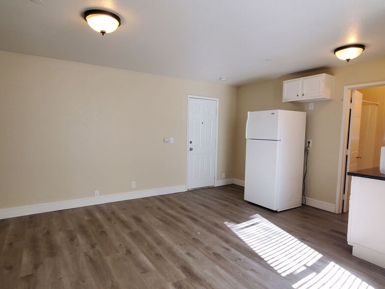 Building Photo - 694 S Second St