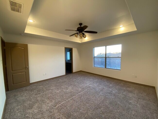 Building Photo - 9813 Sandhill Dr