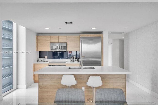 Building Photo - 16385 Biscayne Blvd