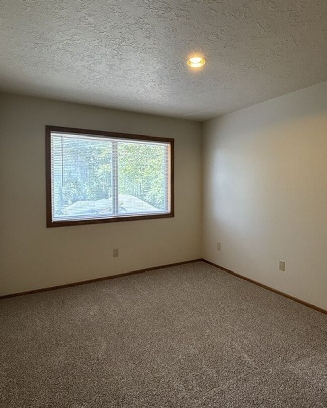 Building Photo - 2Bd/2Ba Two-Story Home - Available Soon!
