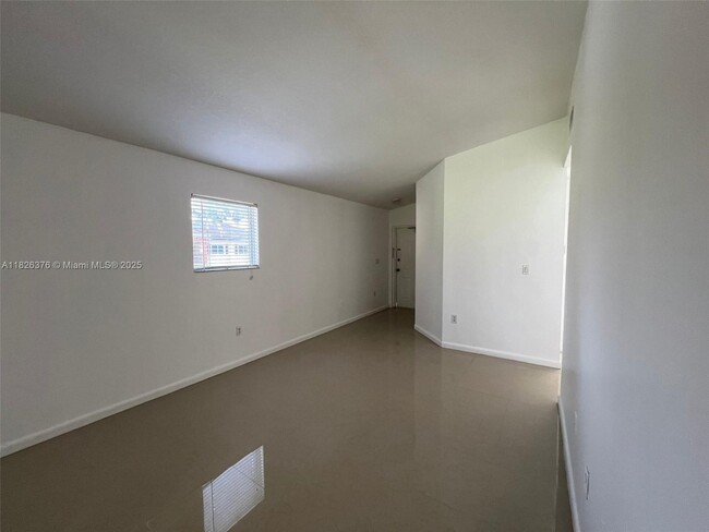 Building Photo - 990 NE 33rd Terrace
