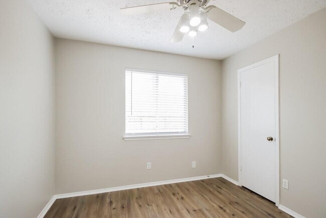Building Photo - 4703 Lost Lake Ln