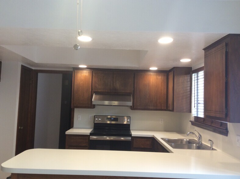 Building Photo - 12117 Foxglove Ct
