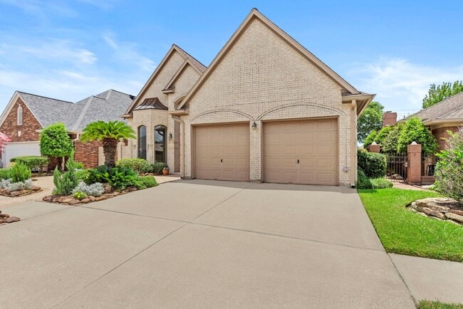 Building Photo - 4513 Country Club View