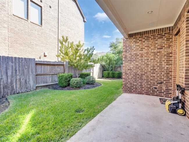 Building Photo - 18324 Parkview Point Dr