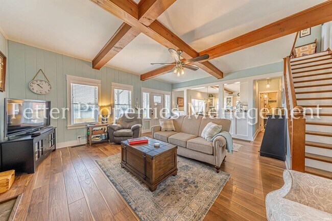 Building Photo - Beautiful 3 Bedroom Home with View of the ...
