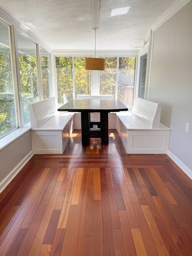 Building Photo - PEACEFUL LIVING.....SECLUSION! Move in ready!!!