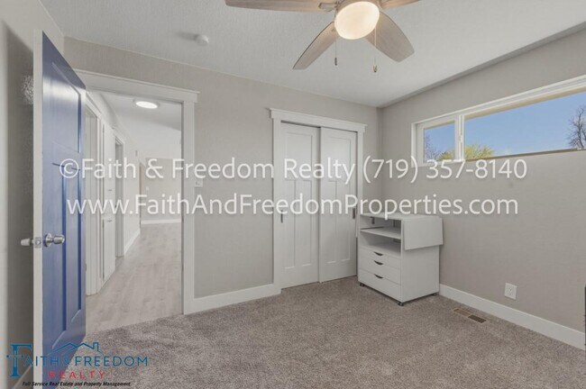 Building Photo - 260 Everett Dr