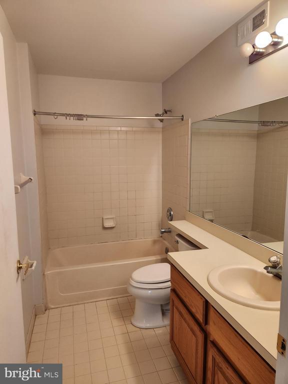 Building Photo - 4003A Saxony Dr