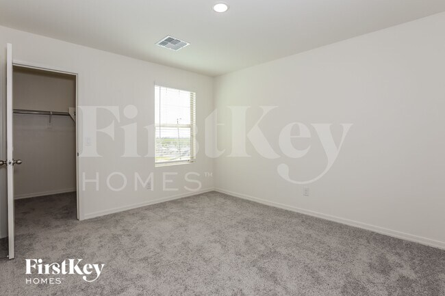 Building Photo - 3102 E Miner Dr