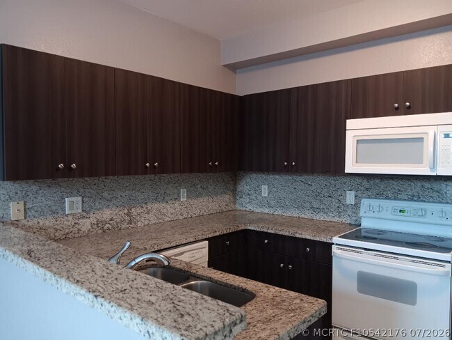 Building Photo - 4321 SW 160th Ave