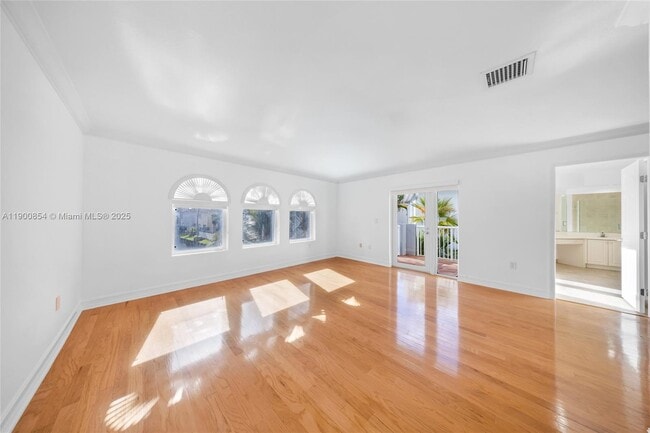 Building Photo - 21025 NE 31st Ave