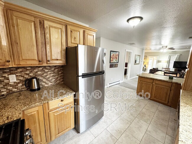 Building Photo - 2126 W Kiowa St