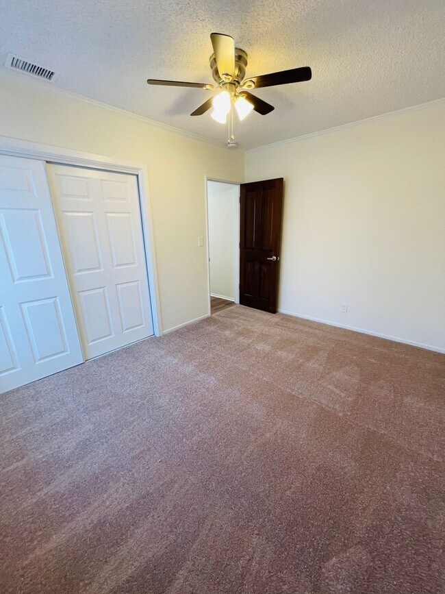 Building Photo - Lomita - Traditional Style - 4 bd / 2 ba H...
