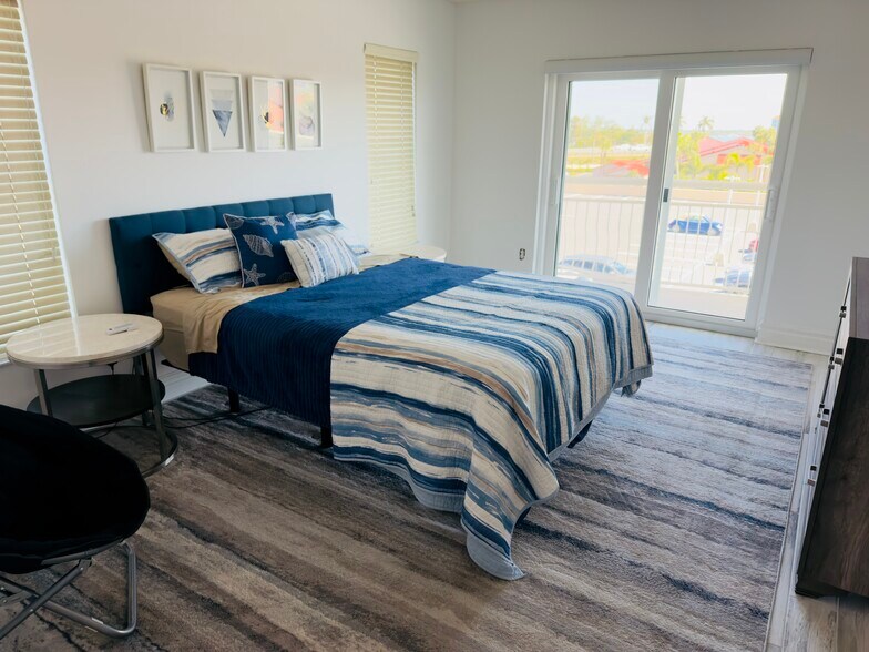 primary bedroom - 4900 Brittany Dr S