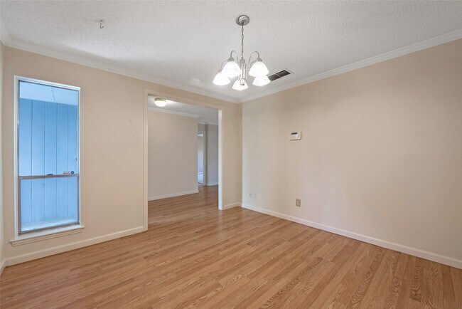 Building Photo - 807 Seacliff Dr